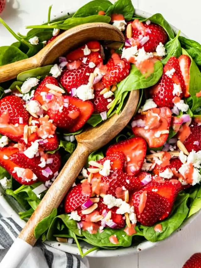 Spinach Strawberry Salad with Strawberry Vinaigrette Story (2)